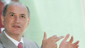 „Cadou" de la DNA: Copos, trimis din nou în judecată