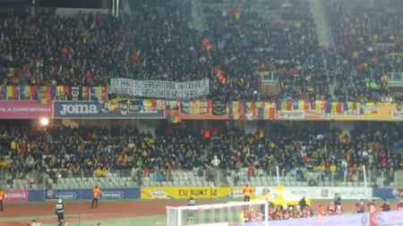 FOTO | Mesajul inedit afișat de galerii în timpul meciului cu Danemarca! "Câinii" nu cedează și continuă presiunile
