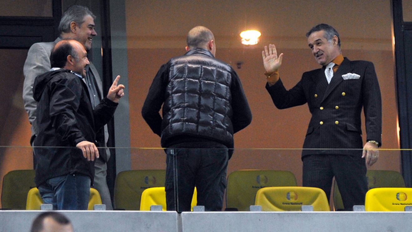 Becali l-a liniștit pe Reghe, în mai puțin de 24 de ore!** Soluția ideală care i-ar face vacanța liniștită antrenorului: doar un telefon desparte Steaua de un transfer!