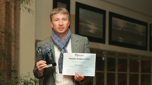 „Ascultați telefoanele arbitrilor!"