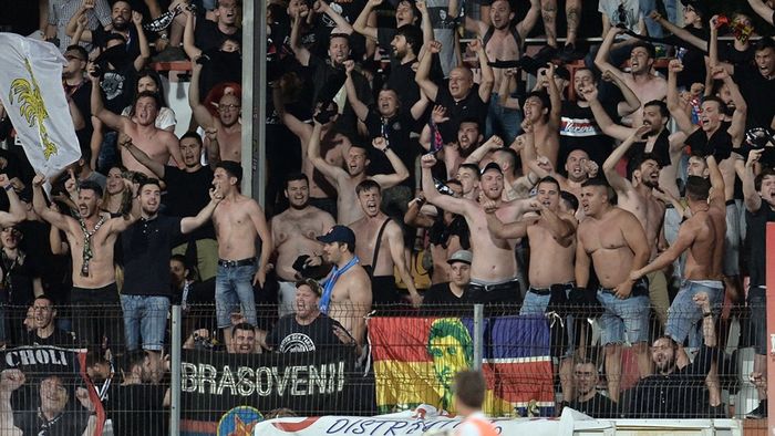 EXCLUSIV | Opriți fotbalul, vin suporterii! Caz halucinant în fotbalul românesc: un meci a fost anulat de frica ultrașilor: "Poliția a zis că vine tot SUD-ul Stelei, că ne omoară pe toți și iese tămbălău". Reacția fanilor Stelei
