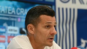 Costel Gâlcă îi mai cere achiziţii lui Mihai Rotaru: „E clar că trebuie să vină un atacant". De ce are nevoie Universitatea Craiova pentru a întoarce rezultatul din tur cu Maribor