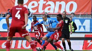 Mitriţă şi Baiaram au intrat în colimatorul fanilor olteni, la meciul cu FC Botoşani. Gesturile făcute de Mitriţă la adresa publicului de pe „Ion Oblemenco”. SPECIAL