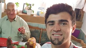 Pașcanu, în izolare la bunici! Campionat de rummy, clătite și cartea lui Carlo Ancelotti | FOTO&VIDEO