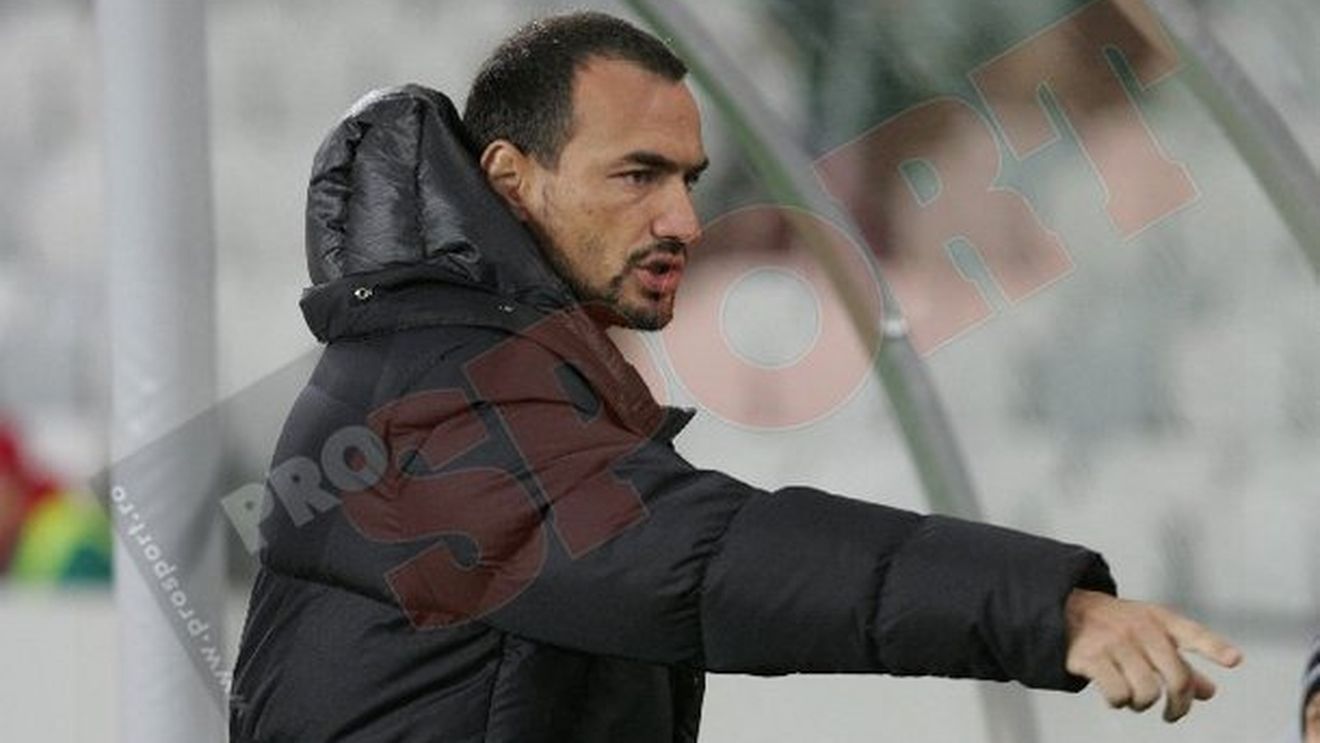 Fotbaliștii lui "U" speră să-i salveze scaunul antrenorului!**  Cojocnean: "Jucăm pentru Badea"