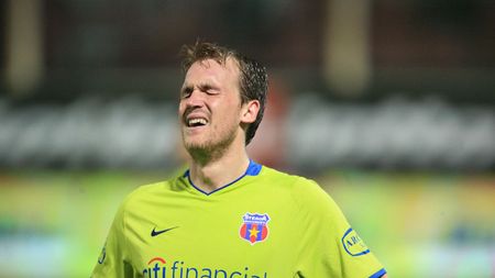 "E ilogic să-l scot pe Kapetanos din echipă!** Face și faza defensivă!"