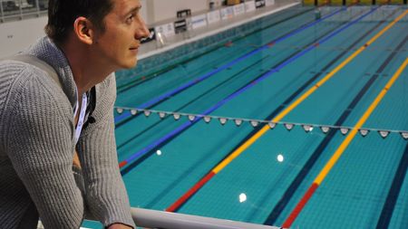 "Unii supereroi zboară altfel". Maraton de înot în scopuri caritabile: 72 de kilometri pentru 7.200 de lei