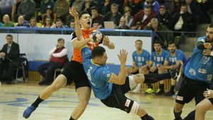 Handbaliștii de la CSM și-au colindat fanii. Cei mai curajoși dintre handbaliști și-au "etalat" talentul muzical