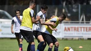 Râpă avea garantat postul de titular, acum e printre cei mai slabi steliști. Ce l-a determinat pe Reghe să îl "renege"