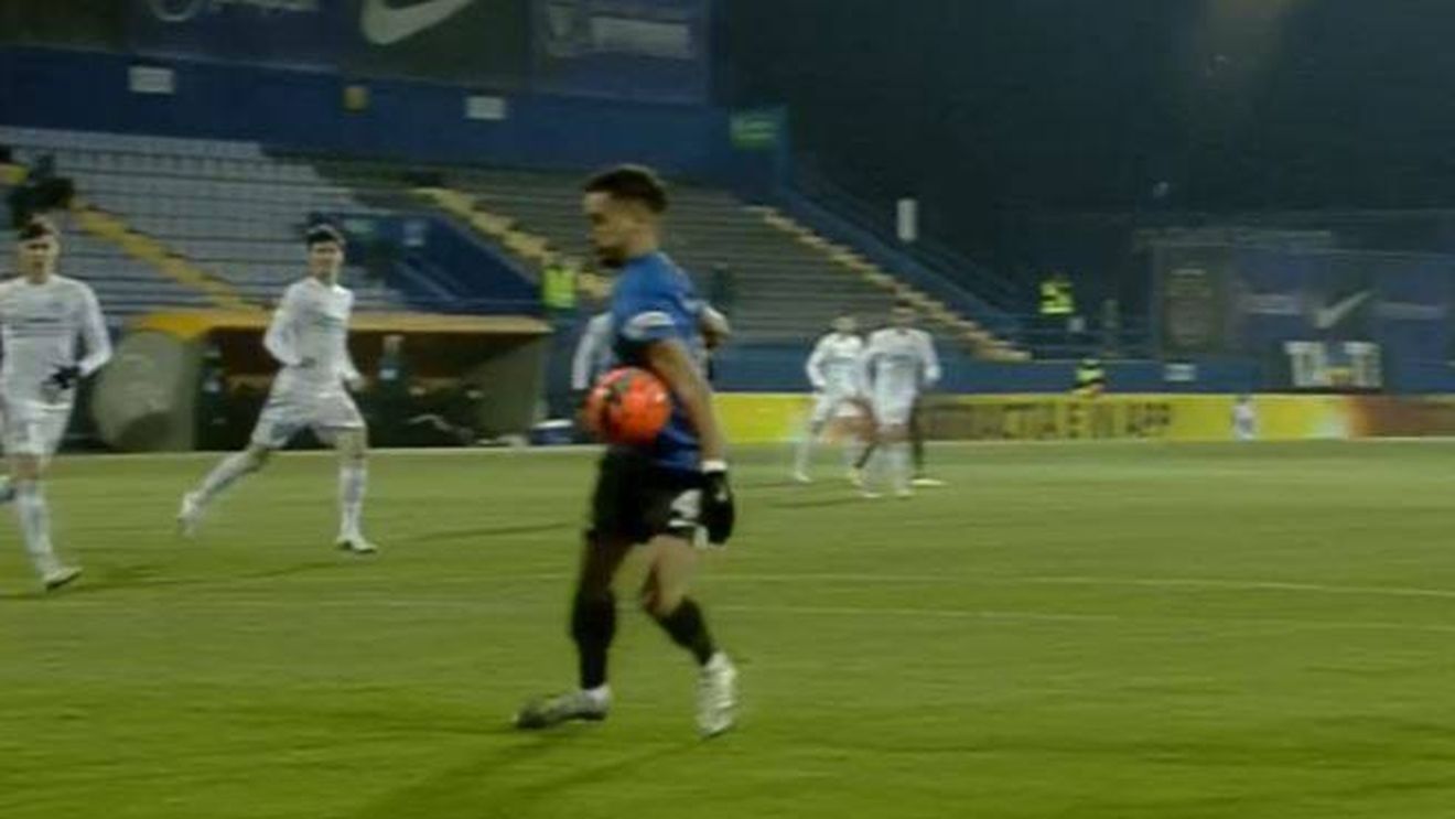 Istvan Kovacs a închis ochii la preluarea lui Dussaut! Florinel Coman și compania au cerut penalty | FOTO & VIDEO