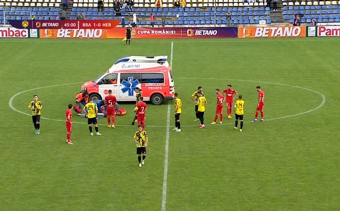 Brutalitate în Cupa României! Ambulanța a intrat pe teren. Imagini greu de explicat
