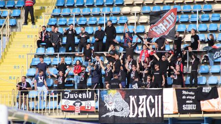 Afirmații grave la FC Hermannstadt după retrogradare: ”S-au luat decizii cel puțin bizare.” Fanii îl acuză pe Răzvan Dâlbea că a trântit barajul cu CS Mioveni. Antrenorul Eugen Beza ar fi făcut echipa pe ”cumetrii”