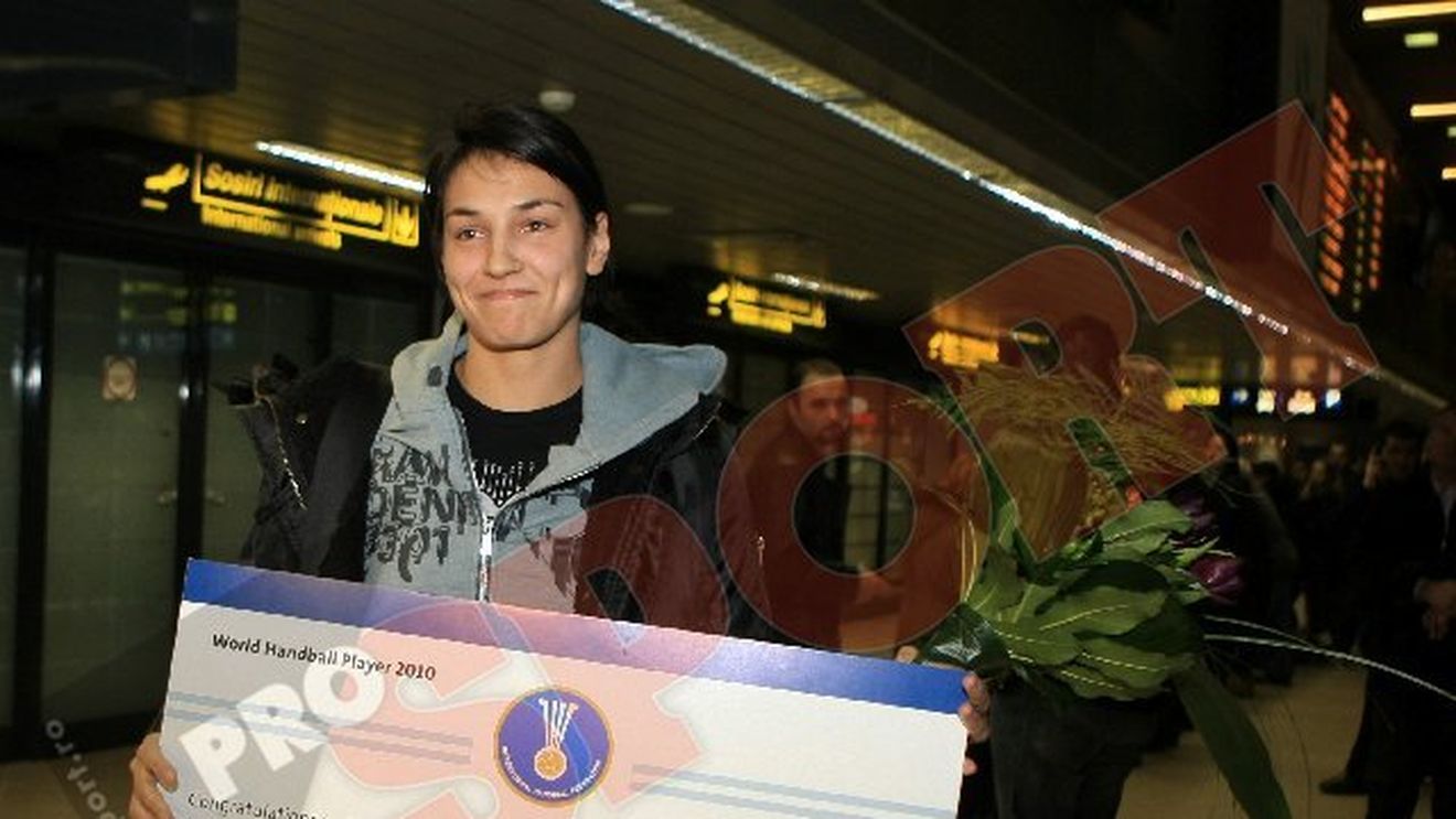 FOTO  Neagu: "Sunt fericită**, trofeul pentru cea mai bună jucătoare din lume a venit ca și cireașa de pe tort"