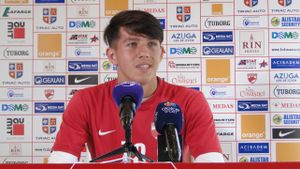 Rednic a luat în cantonament "crema" centrului de copii. Cel mai tânăr jucător de la Dinamo, atacantul Moldoveanu, are 16 ani: "Vreau să câștig, ca și la juniori, toate trofeele"