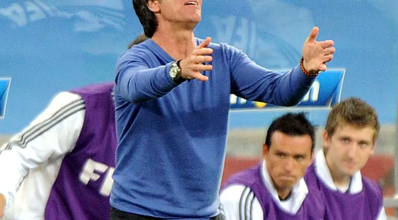 Joachim Low și-a scos la vânzare puloverul norocos! A scos un preț bun, un milion â‚¬: :)** 