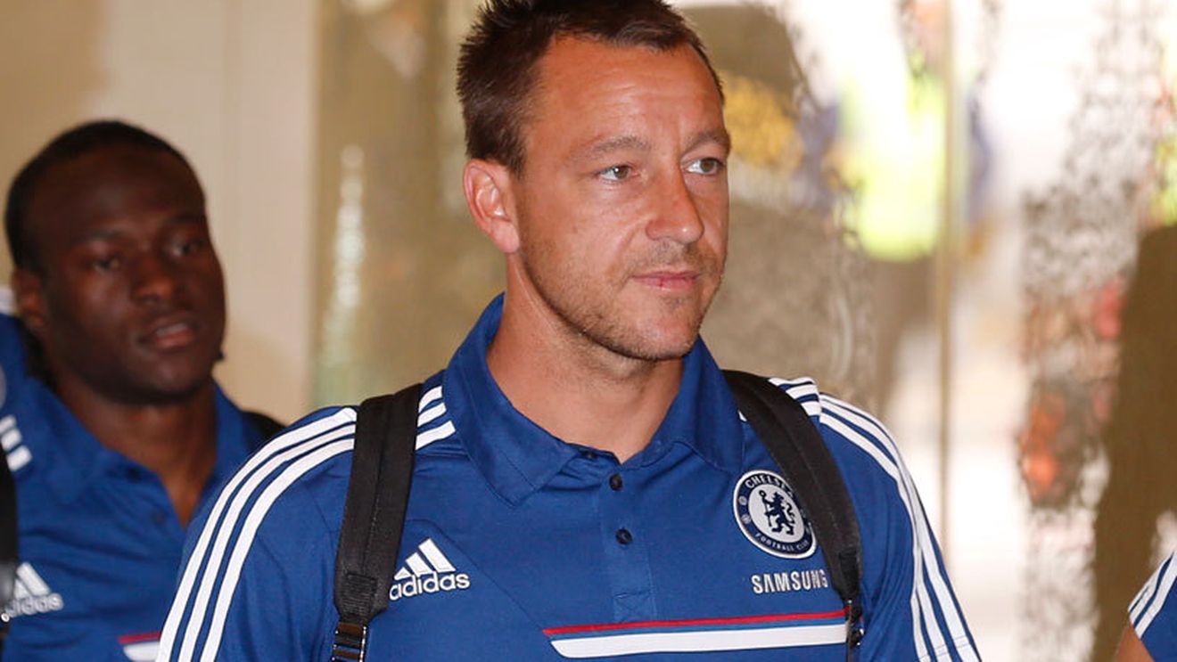 John Terry a fost pupat de o thailandeză simpatică! :) Fața pe care a făcut-o e memorabilă! FOTO