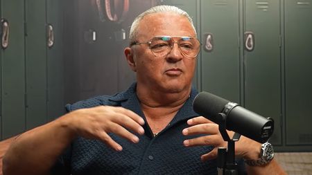EXTRA Dezvăluiri incendiare! Preşedintele lui Dinamo, ascultat de propriul fiu: „I-am pus microfon în vaza de argint ca să pot face golănii”