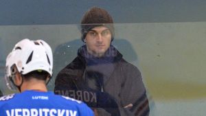 Pe urmele tatălui! Fiul lui Roman Abramovic vrea să cumpere una dintre cele mai mari echipe din Estul Europei. Câți bani ar putea plăti