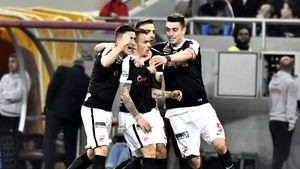 „Îl dau în gât! El a zis: mă mănâncă palma, hai la păcănele!”. Am aflat fotbalistul dinamovist care și-a atras coechipierii la cazino și într-un scandal teribil