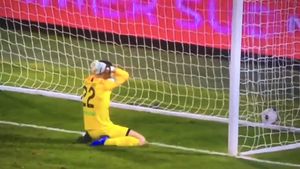 Autogolul anului, sub ochii lui George Pușcaș! Palermo a primit un "cadou" neașteptat din partea goalkeeper-ului advers