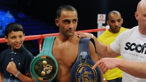 "Felicitări, frate"! Cel mai bun prieten al lui Aymen Tahar este un boxer englez, care a câștigat toate cele 18 lupte. Cazul incredibil al pugilistului numit după un film cu Elvis: fratele l-a dopat!