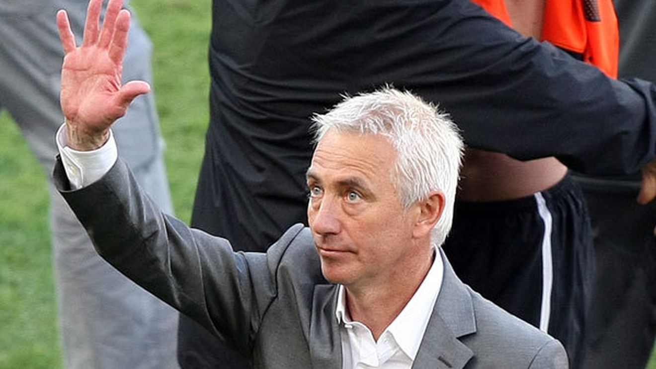 Van Marwijk: "De ce să ne concentrăm să jucăm bine, în locul victoriilor?"