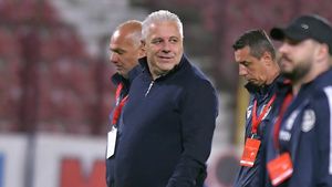 Marius Șumudică, noul antrenor al Universității Craiova? De ce nu l-a adus Mihai Rotaru până acum în Bănie, deși cei doi au o relație de prietenie veche: „Scap de dracu', dau de ta-su?”