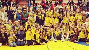 Baschetbalistele Aradului își păstrează medaliile de bronz și le dedică team managerului! Fosta campioană nu prinde nici podiumul