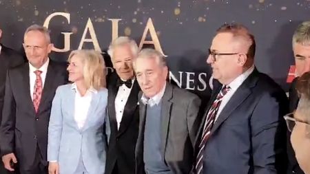 Valentin Ceaușescu, îmbătrânit, la cei 77 de ani ai săi, a fost copleșit emoțional și a plâns ca un copil după vorbele lui Boloni