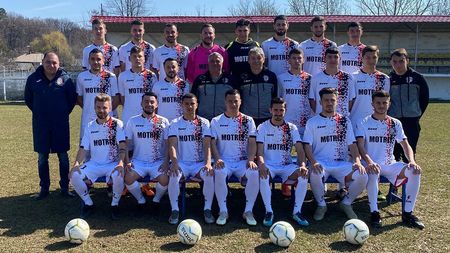 Cutremur la un club de fotbal din Liga 3: președintele și 10 fotbaliști, ridicați de polițiști. Adeverințe de vaccinare false, eliberate de soția conducătorului