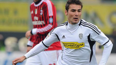 Mutu a dezamăgit cu AC Milan, fanii s-au supărat și l-au pedepsit!** I-au acordat "distincția" de care jucătorii fug ca dracu' de tămâie