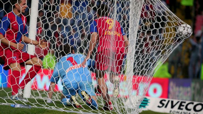 Unul dintre cei mai iubiți atacanți care au jucat la Steaua este dorit de echipa de pe locul 3 din Serie A:** "Fiorentina mi-a contactat impresarul"