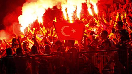 Fenerbahce a fost sancționată pentru că fanii au scandat numele lui Vladimir Putin la partida cu Dinamo Kiev! „Contextul este deosebit de sensibil" | SPECIAL