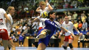 Oltchim a bătut cu 33-29 pe Larvik în drumul spre semifinalele competiției