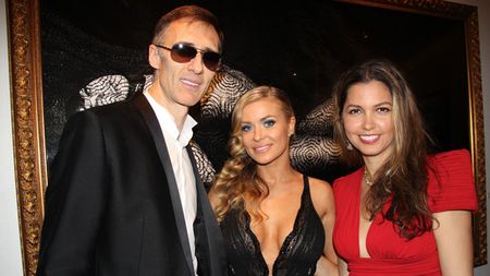 Carmen Electra se reapucă de cântat