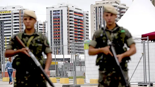 REPORTAJ | Rio, orașul în care îți zâmbesc și militarii cu armele la piept. Cum au înfruntat 9 români o armată de 5.000 de brazilieni la meciul lui Mergea și Tecău și contrastele din orașul JO  