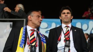 Lupescu: "Prunea nu a fost demis, este doar suspendat!"** Sandu: "Dacă e nevinovat, revine la FRF"