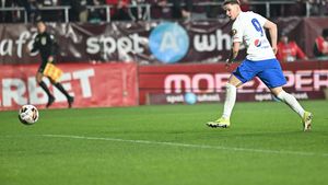 Louis Munteanu îl face pe Gigi Becali să-l dorească și mai mult! Atacantul o îngenunchează pe Rapid cu două goluri de autor