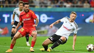 Mihai Stoica nu s-a putut abține și l-a luat tare pe Bogdan Mitrea după declarațiile făcute la finalul meciului FCSB - U Cluj:  „Dacă era mare sculă... dar la noi, săracul, tremura la încălzire”