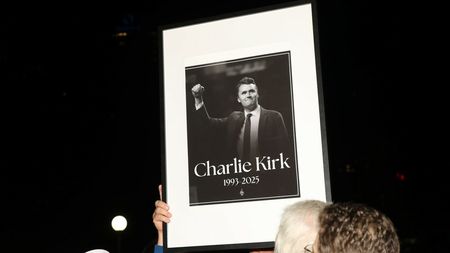 „De ce sunteți supărați? Omul vostru a spus că a meritat!”. Comentariul despre moartea lui Charlie Kirk i-a adus concedierea!