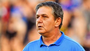 Marius Lăcătuș a declanșat un război total cu Gigi Becali și a cerut ca FCSB să fie interzisă pe viață în Ghencea, dar Gheorghe Mustață  intervine în forță după mesajul devastator al „Fiarei”: „Noi suntem ăia care ți-am salvat postul și te urcai pe gard în fața noastră!” | EXCLUSIV