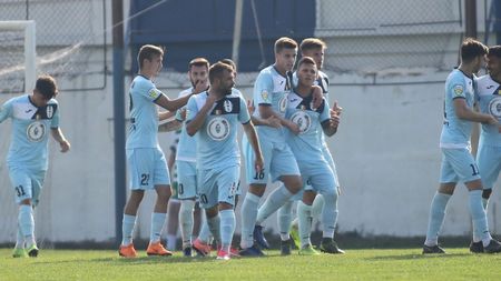 Patronul clubului ai cărui fotbaliști au fost suspendați drastic de FRF pentru un blat pune tunurile pe jucători: „Niște nulități! De aia am și oprit activitatea echipei. Păi, ăla dă scăriță când să câștigăm meciul...” | EXCLUSIV