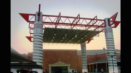 FOTO SPECTACULOS** Mall în formă de San Siro brăzdat de canale navigabile și suveniruri la vânzare cu 10 ani înainte! Așa așteaptă Qatar CM 2022