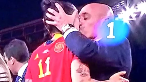 Luis Rubiales, președintele Federației de Fotbal din Spania, a sărutat o jucătoare iberică după triumful din finala Campionatului Mondial. Imaginile fac înconjurul lumii | FOTO & VIDEO