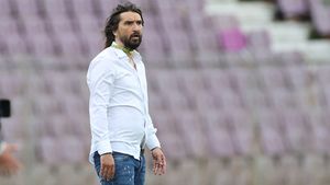 Dan Alexa și farmecul vieții: „Pe Rapid i-am putut ajuta acum, nu anul trecut. Așa se leagă lucrurile în viață" + Dezvăluiri despre viitorul la Poli Timișoara | INTERVIU EXCLUSIV