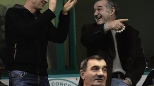 Un nou atac al lui Mihai Stoica la adresa contestatarilor FCSB-ului. Cum i-a ironizat și cu ce fost atacant din anii '90 s-a pozat. FOTO 