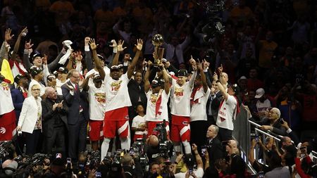 Toronto Raptors devine prima echipă din Canada care triumfă în NBA! VIDEO | Străzile au fost invadate de fani
