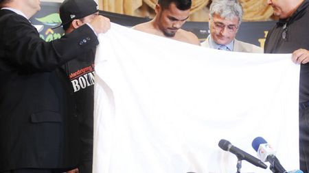 Jos textila!** Talape a încercat să treacă de proba cântarului în pielea goală