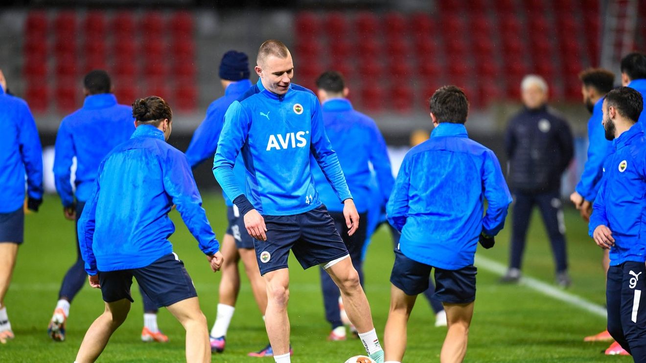 Chelsea Londra vrea să îl cumpere în ianuarie pe Attila Szalai, starul lui Fenerbahce Istanbul, supranumit „Van Dijk al Ungariei”!