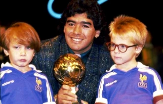 Trofeul Balonul de Aur al lui Maradona va fi scos la licitaţie, deşi moştenitorii săi se împotrivesc